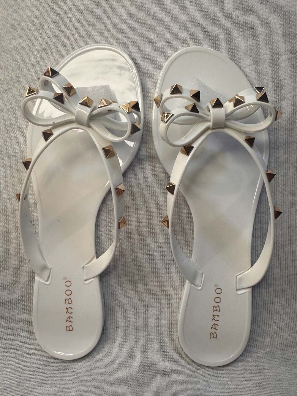 Size 11 Bamboo Studs-01 Jelly Bow Thong Sandals in White
